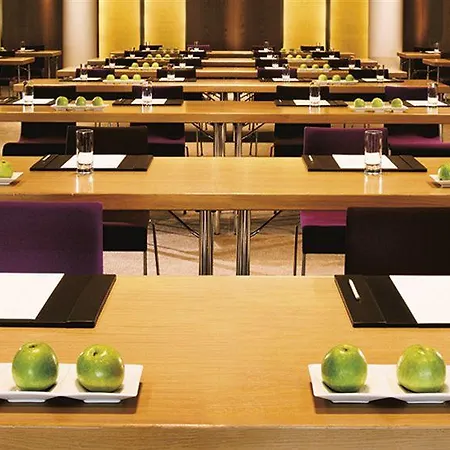 The Ritz-carlton,