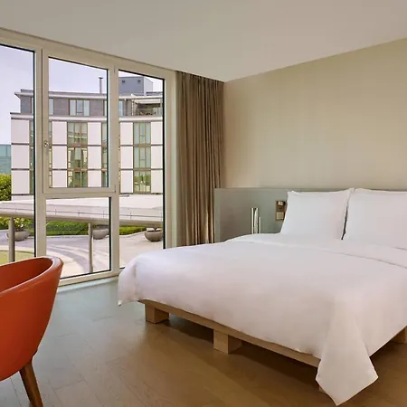 The Ritz-carlton, מלון 5*