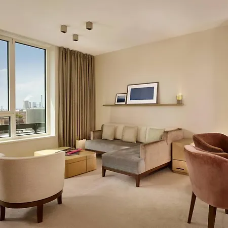 The Ritz-carlton,
