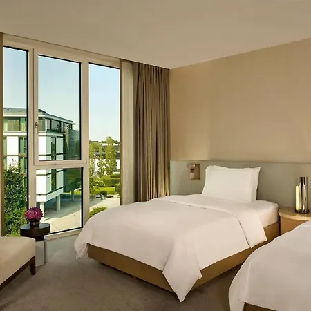 The Ritz-carlton,