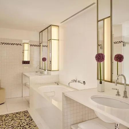 The Ritz-carlton, Hotel