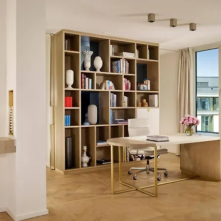 The Ritz-carlton, מלון 5*