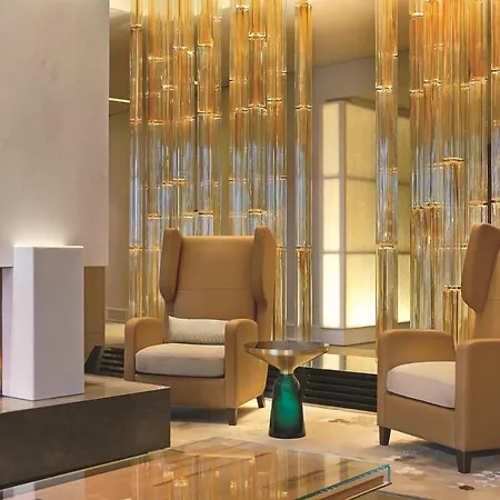 The Ritz-carlton, 호텔