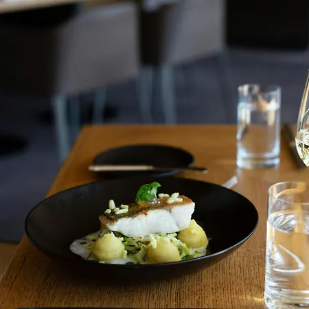 The Ritz-carlton, Hotel