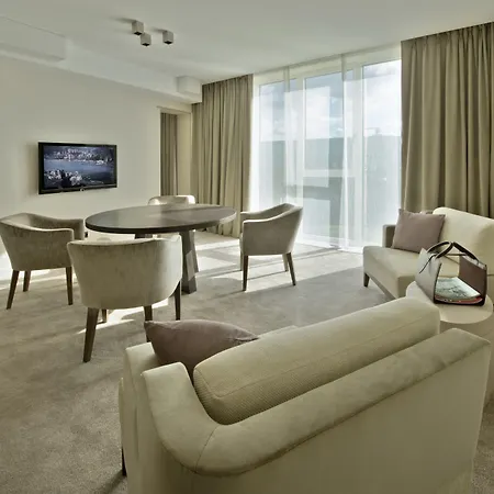 The Ritz-carlton, מלון וולפסבורג