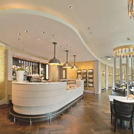 The Ritz-carlton,