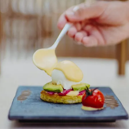 The Ritz-carlton, מלון