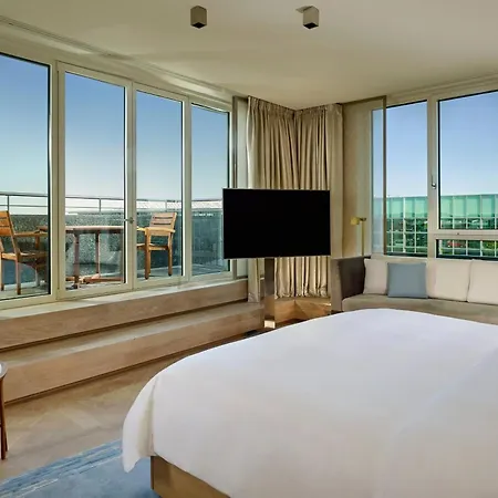 The Ritz-carlton, מלון 5*