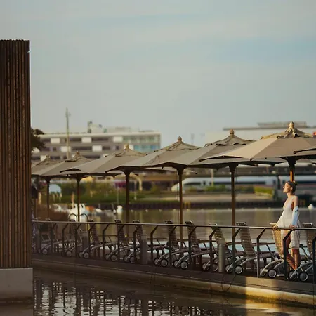 מלון The Ritz-carlton,