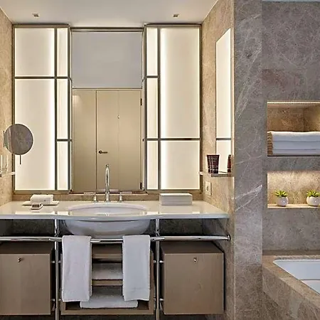 The Ritz-carlton,