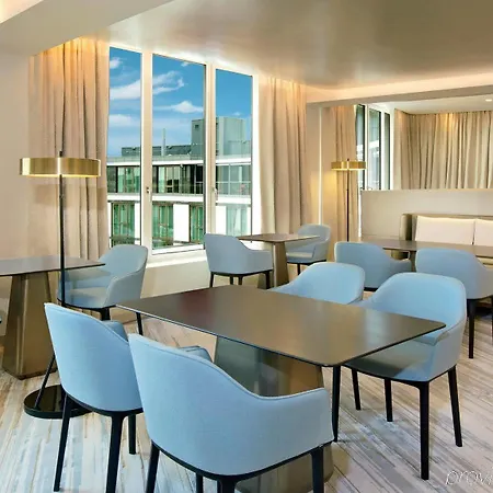 The Ritz-carlton, Otel