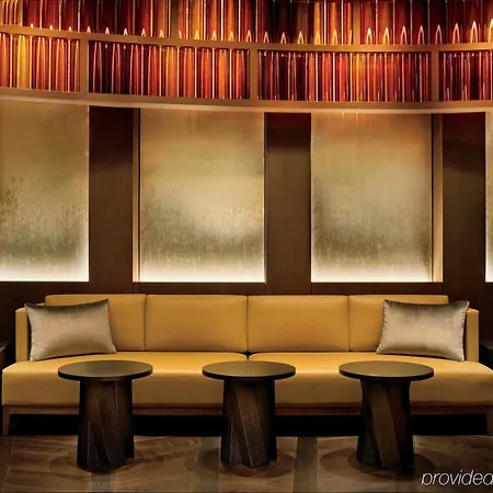 The Ritz-carlton, Otel 5*