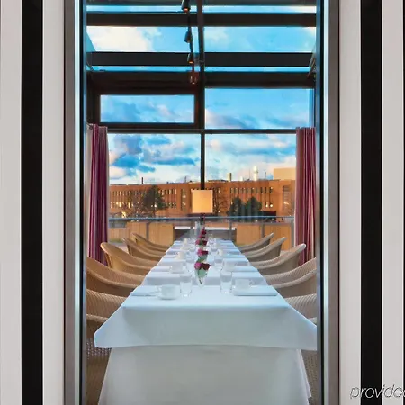 The Ritz-carlton, Hotel 5*