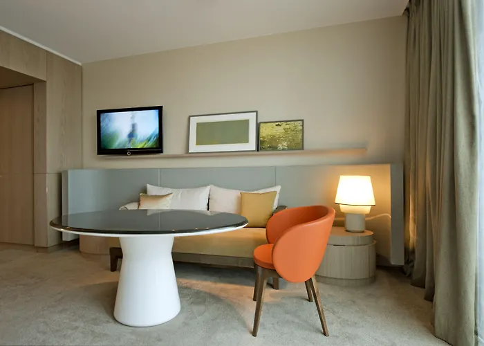 The Ritz-carlton, Hotel